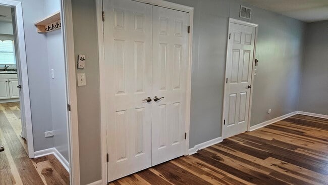 Building Photo - 231 Shamrock Rd