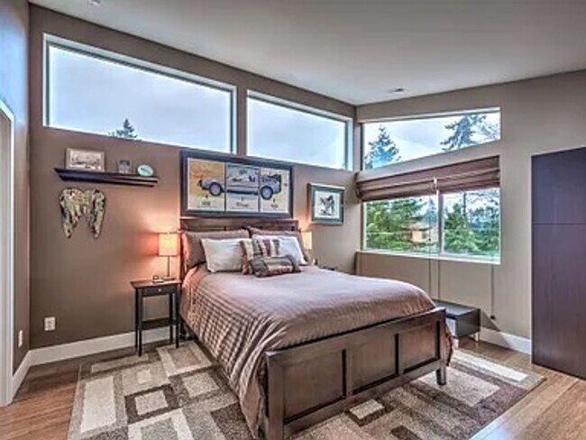 Building Photo - Stylish & Updated Home – 3BR/205BA, AC, Ne...