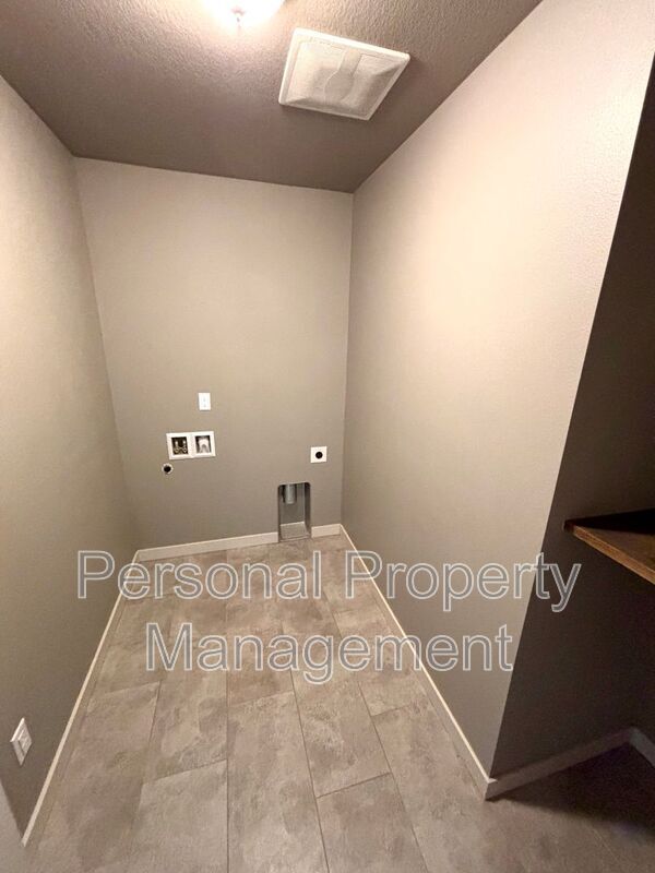 Building Photo - 12205 NE 115th St