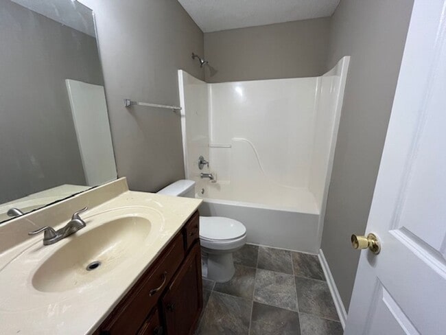 Building Photo - Renovated 3 Bedroom 2 Bath Home with 2 Car...