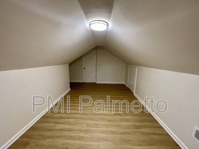 Building Photo - 2816 Wales Rd