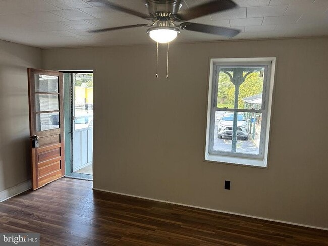 Building Photo - 746 W Lincoln Hwy