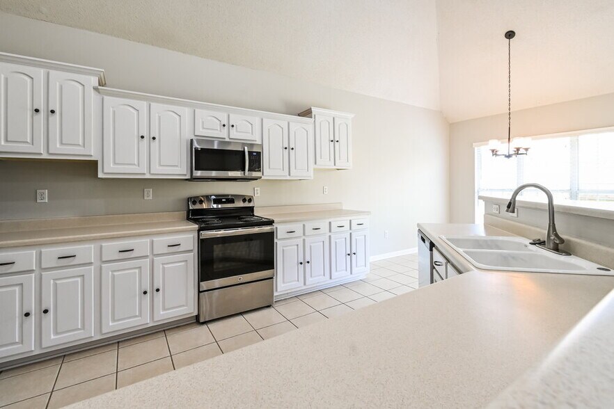 Building Photo - 841 Cedar Trace Cir