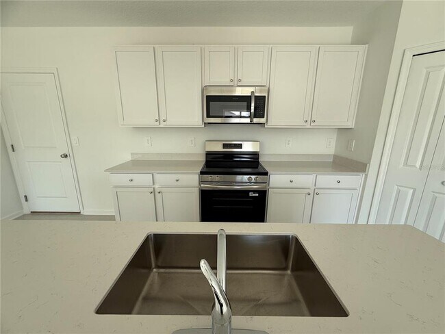 Building Photo - 1926 Sarah St