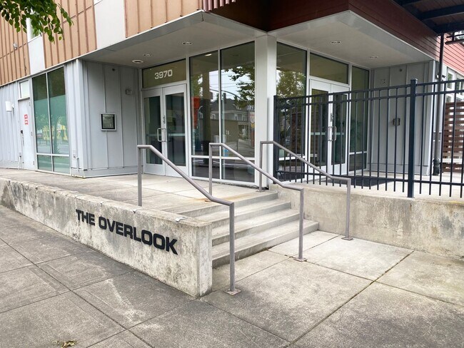 Building Photo - 2 Bedroom Lofts in Overlook! Water, Sewer and Garbage Included!!!