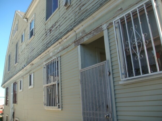 Building Photo - 156 W 46th St