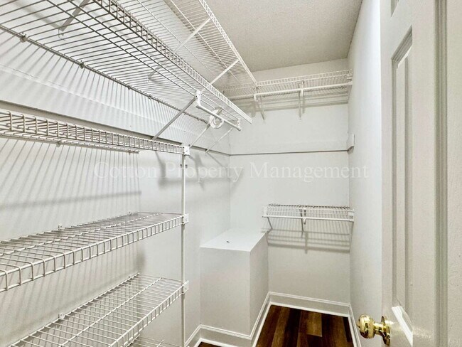 Building Photo - 307 Abbey Ln