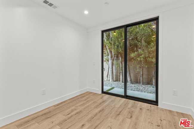 Building Photo - 5539 Tova Rd