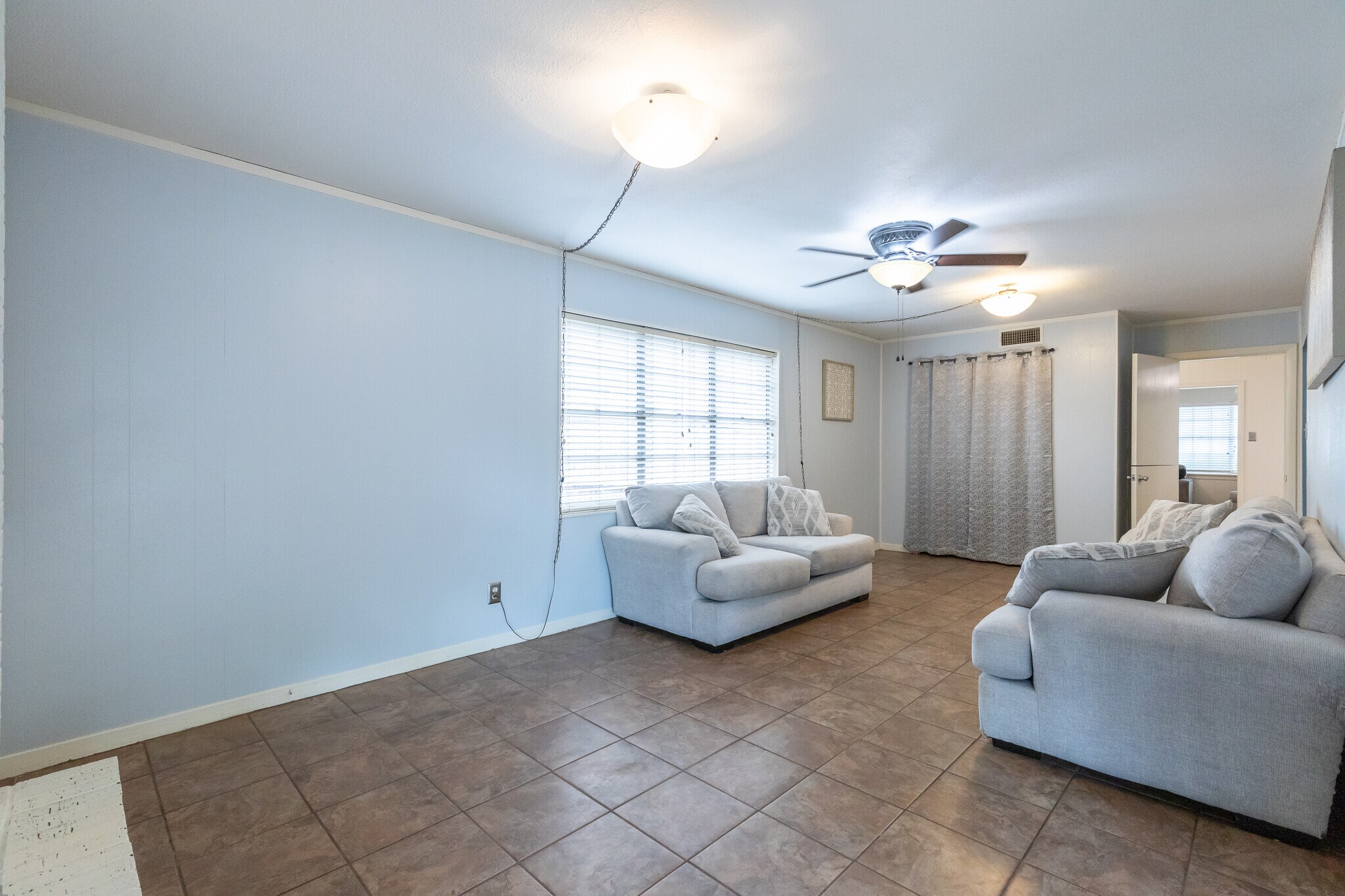 Building Photo - 1802 Glendale Dr