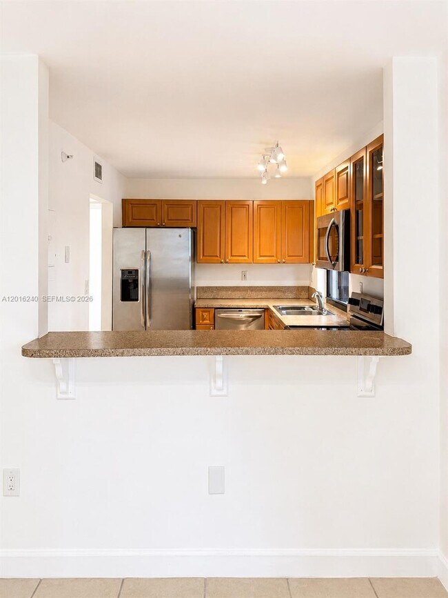 Building Photo - 555 NE 30th St