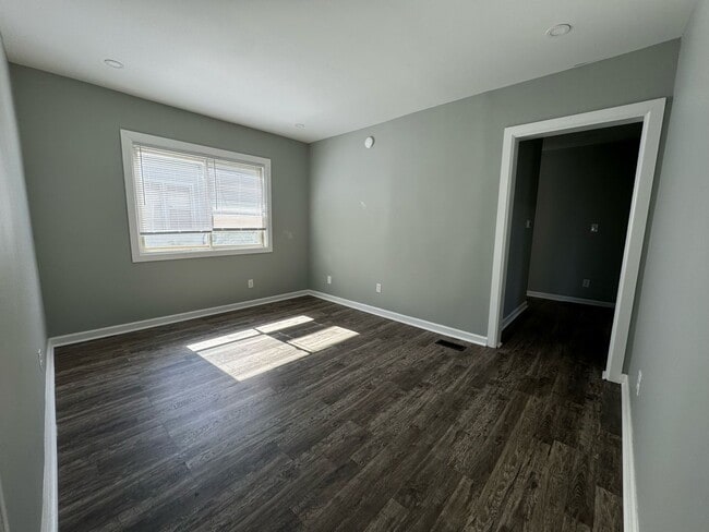 Building Photo - 324 Hillcrest Ave