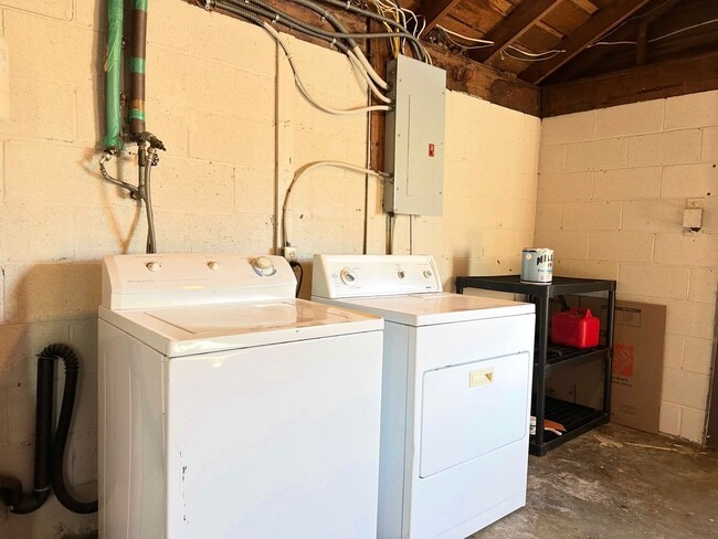 Building Photo - Charming 2BR Home with Garage & Expansive Yard in Ridgecrest area of Shoreline