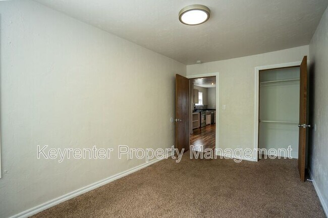 Building Photo - 116-118 NW 31st St
