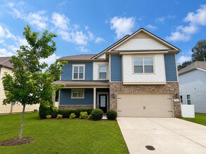 Building Photo - 1/2 Off First Month's Rent! Gorgeous 4 BR 2.5 Bath in Westlawn! Minutes from Veterans Parkway, Sh...