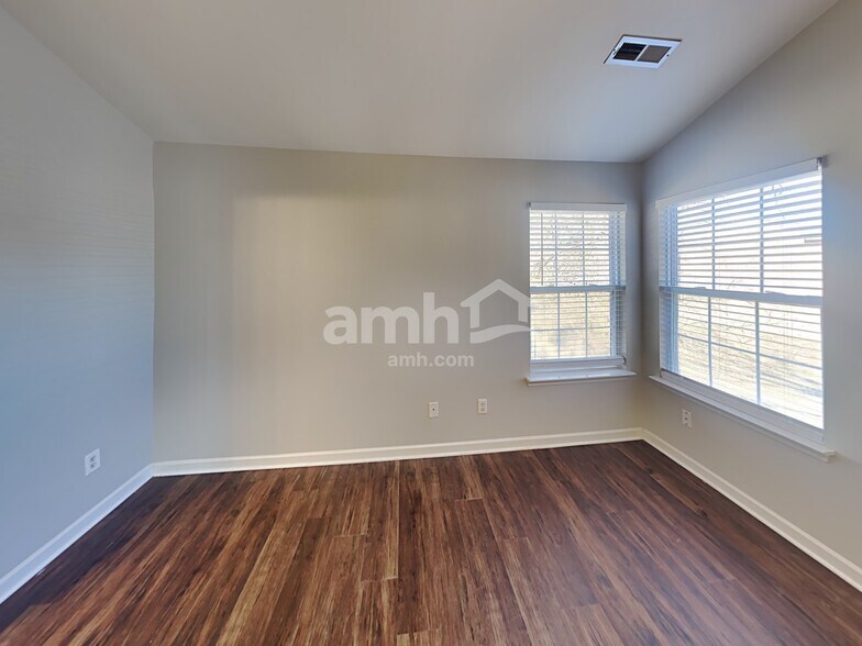 Building Photo - 102 Chambliss Ct
