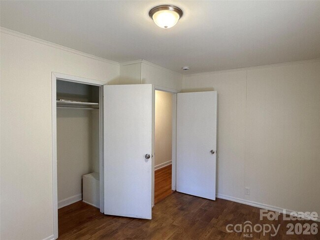 Building Photo - 104 Stowe Rd