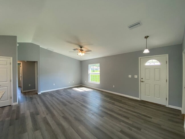 Building Photo - Desirable SW Ocala Neighborhood 3/2/2 **WO...