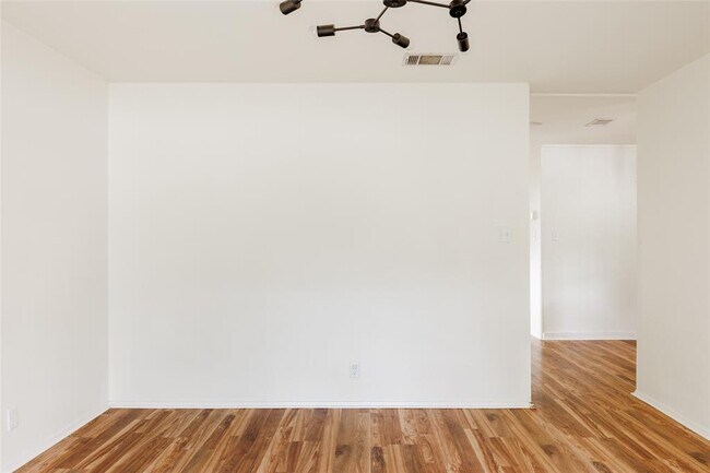 Building Photo - 1403 Randy Cir