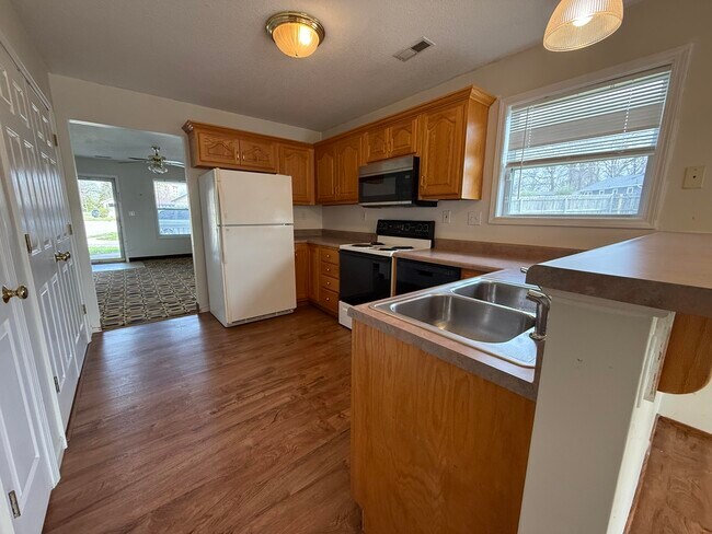 Building Photo - 422 Lasalle Pl