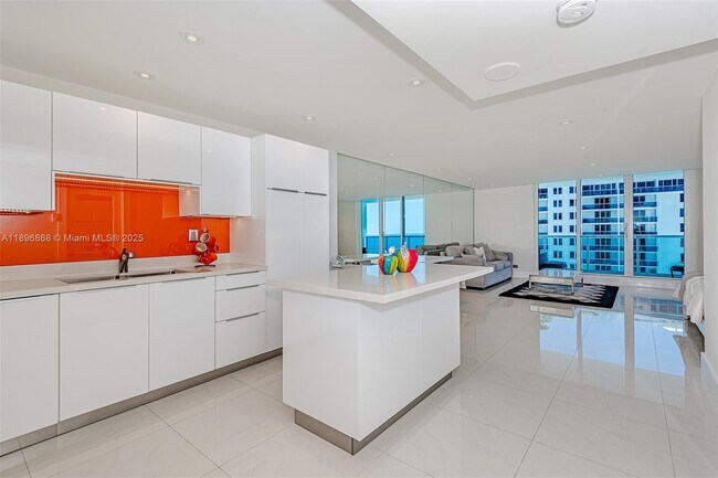 Building Photo - 2301 Collins Ave