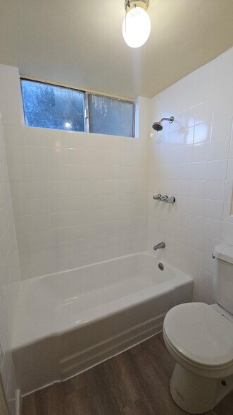 Building Photo - 1001 E Stearns Ave