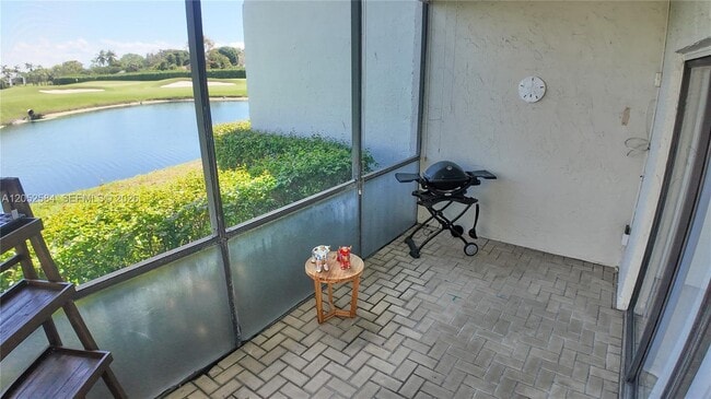 Building Photo - 900 Greensward Ln