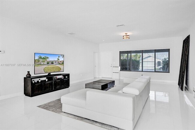 Building Photo - 1102 Meadow Lark Ave