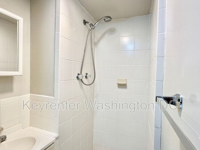 Building Photo - 1528 8th St NW