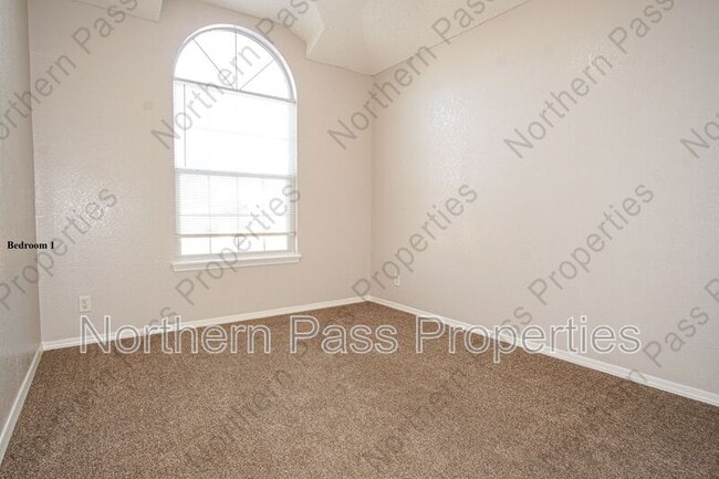 Building Photo - 13740 Paseo Alegre Ave