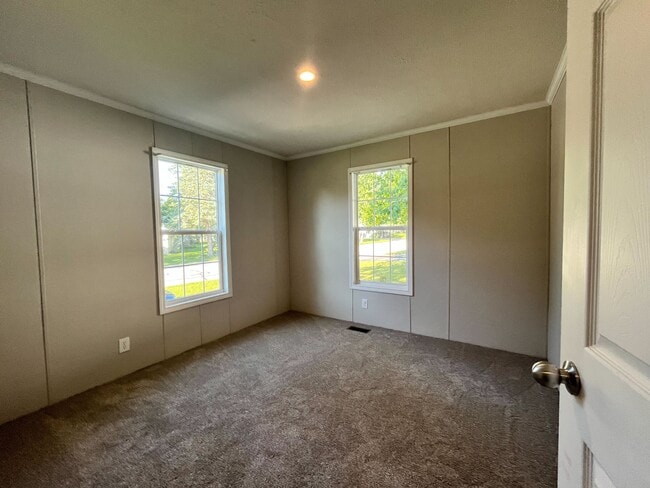 Building Photo - 1607 Delaware Dr