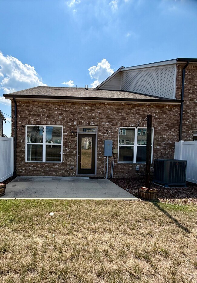Building Photo - 416 Deveron Dr
