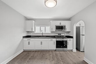Building Photo - SCORE 50% OFF 1ST MONTH'S RENT IF SIGNED BY JUNE 12! Beautiful 3 bedroom home in Coraopolis avail...
