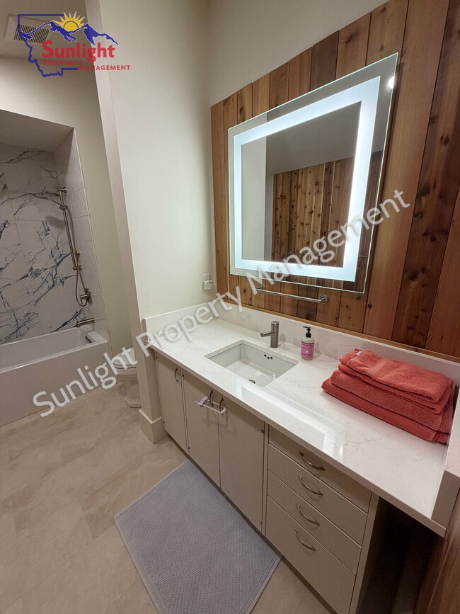 Building Photo - Beautifully Remodeled Home Nestled in the Billings Rims