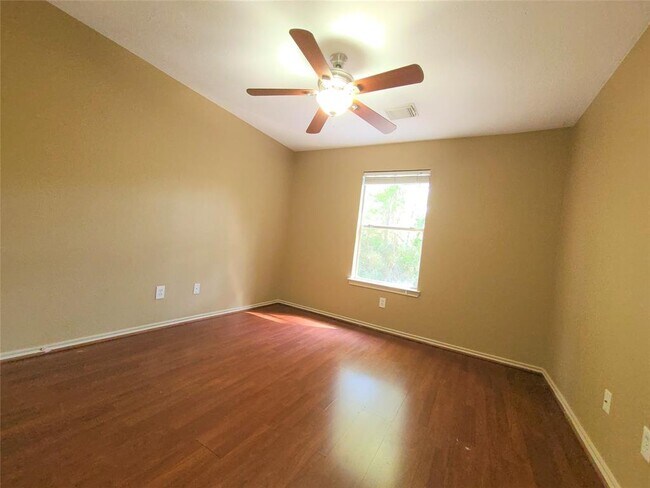Building Photo - 138 S Walden Elms Cir