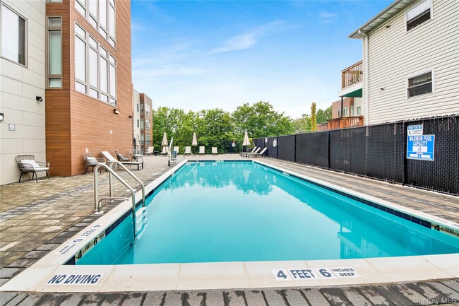 Building Photo - 525 N MacQuesten Pkwy