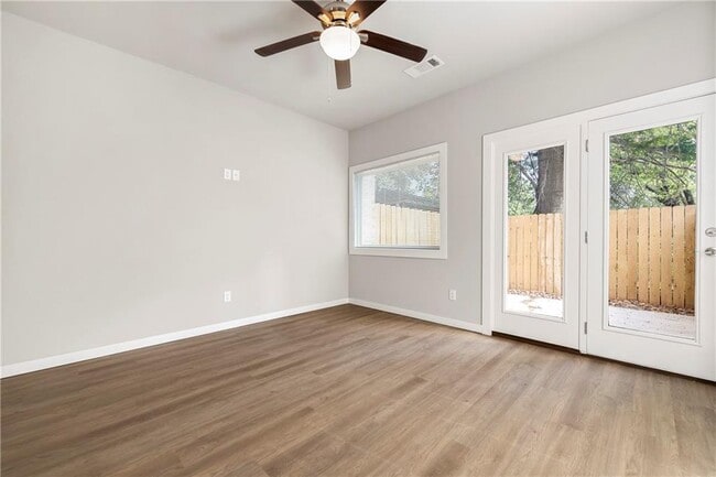 Building Photo - 102 N West Ave