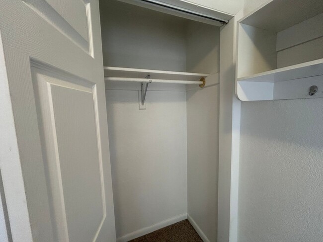 Building Photo - Cozy 2 Bedroom 1 Bath w/ all amenities and...