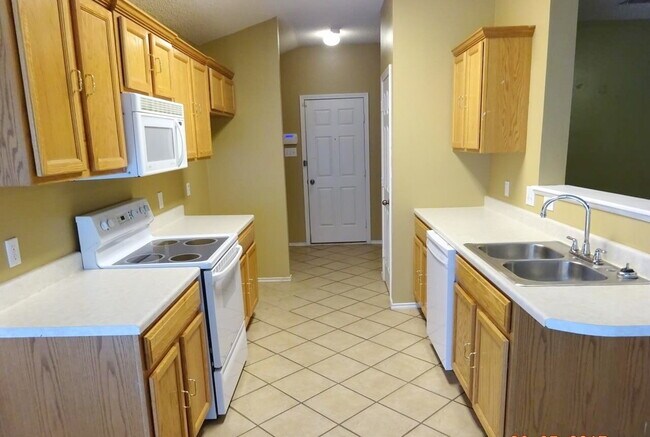 Building Photo - Beautiful House Located A Few Blocks From Elementary & Close Access To S.Loop 289 & Interstate!