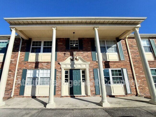 Building Photo - 1920 Edgewood Dr