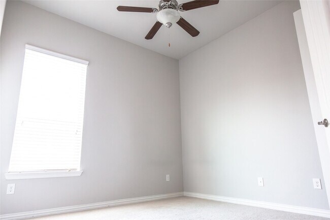Building Photo - 16108 Gladewater Terrace