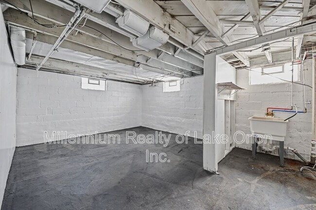 Building Photo - 419 W Iroquois Rd