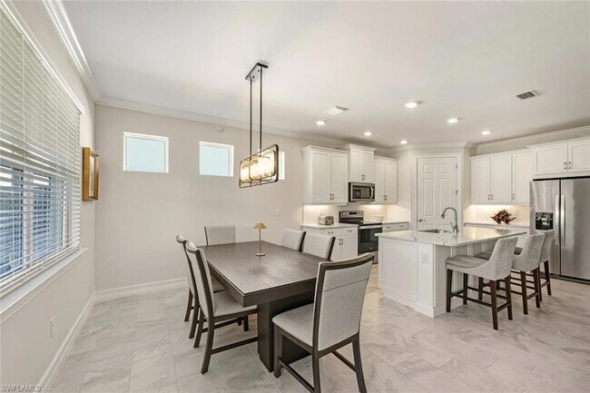 Building Photo - 28044 Sanibel Sands St