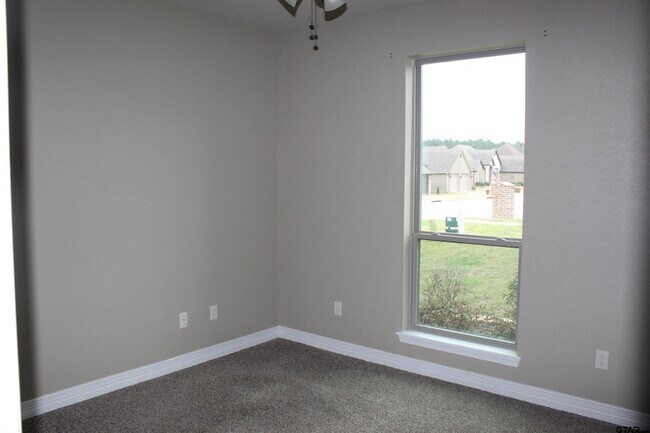 Building Photo - 1811 Spruce Pine Lane