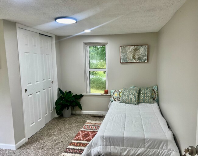 Building Photo - 5950 Jessup Rd