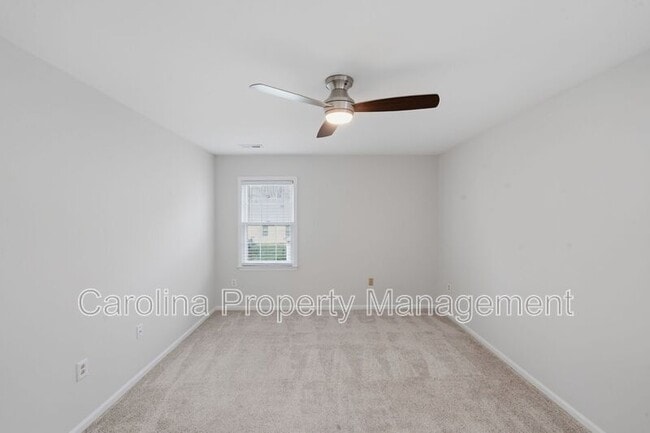 Building Photo - 805 Farm Tree Ln