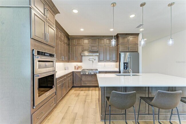 Building Photo - 18530 Midsummer Pl
