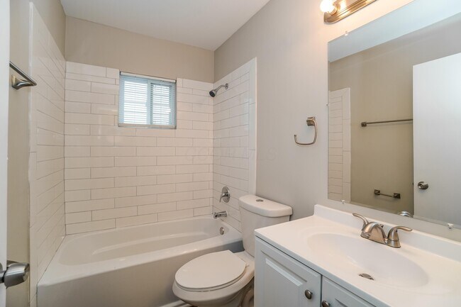 Building Photo - 2832 Azelda St