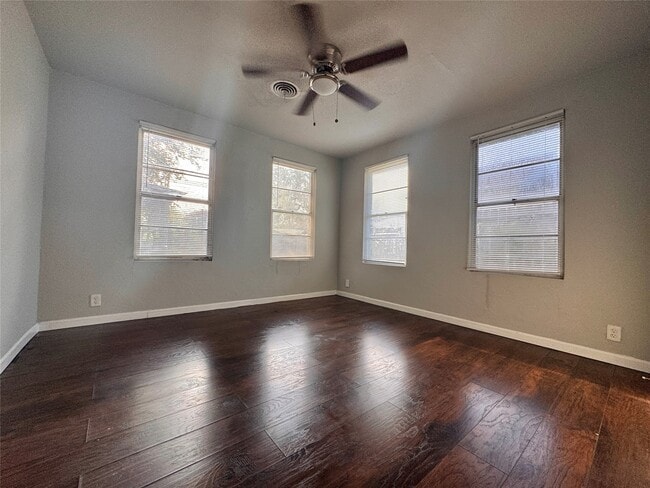 Building Photo - 504 N Thomason St