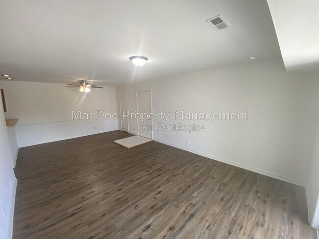 Building Photo - 100 Chesterfield Ln