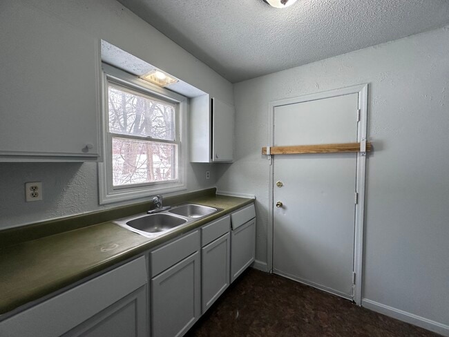 Building Photo - 807-A Bryan-